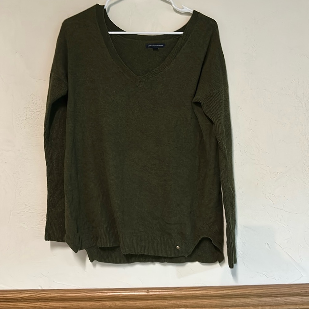 American Eagle Womens Long Sleeve Olive V-Neck Sweater Size Small Cotton